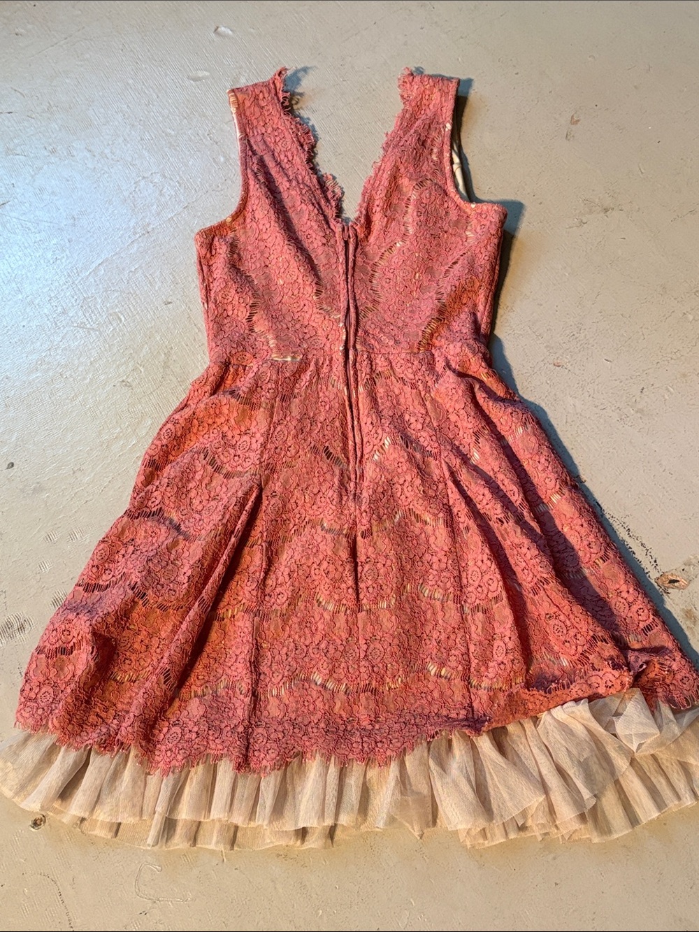 Francesca’s Coral Lace Midi Dress with Cream Tulle Hem - Picture 5 of 8
